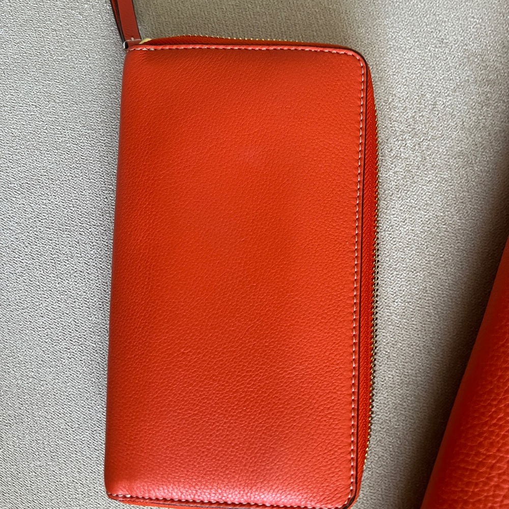 Tory Burch Orange perforated tote bag and wallet - Picture 11 of 12